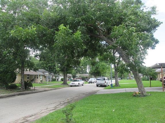 3rd image of 4139 Antoinette St