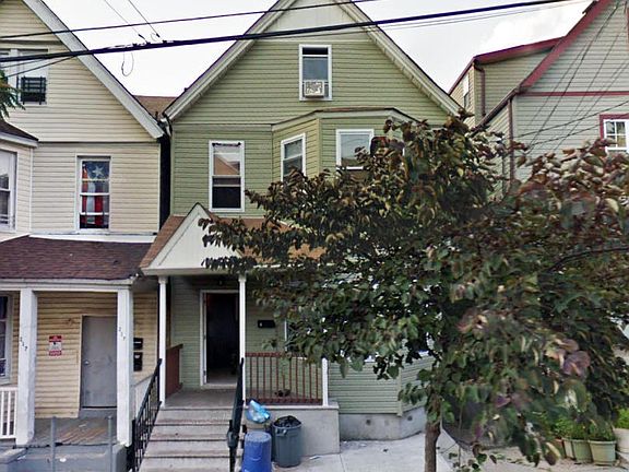 3rd image of 215 Benziger Ave