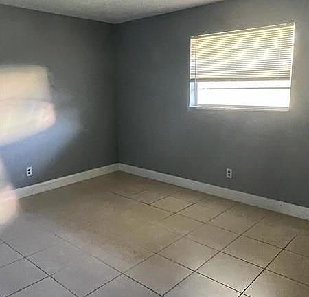 3rd image of 3940 SW 51st St