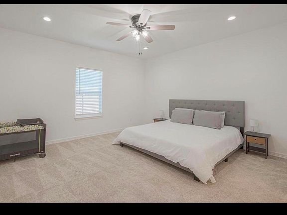 2nd image of 4633 Larkspur St
