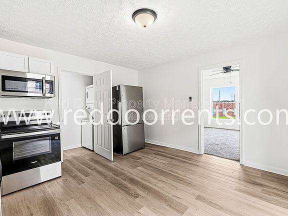 5th image of 389 N Main St #B