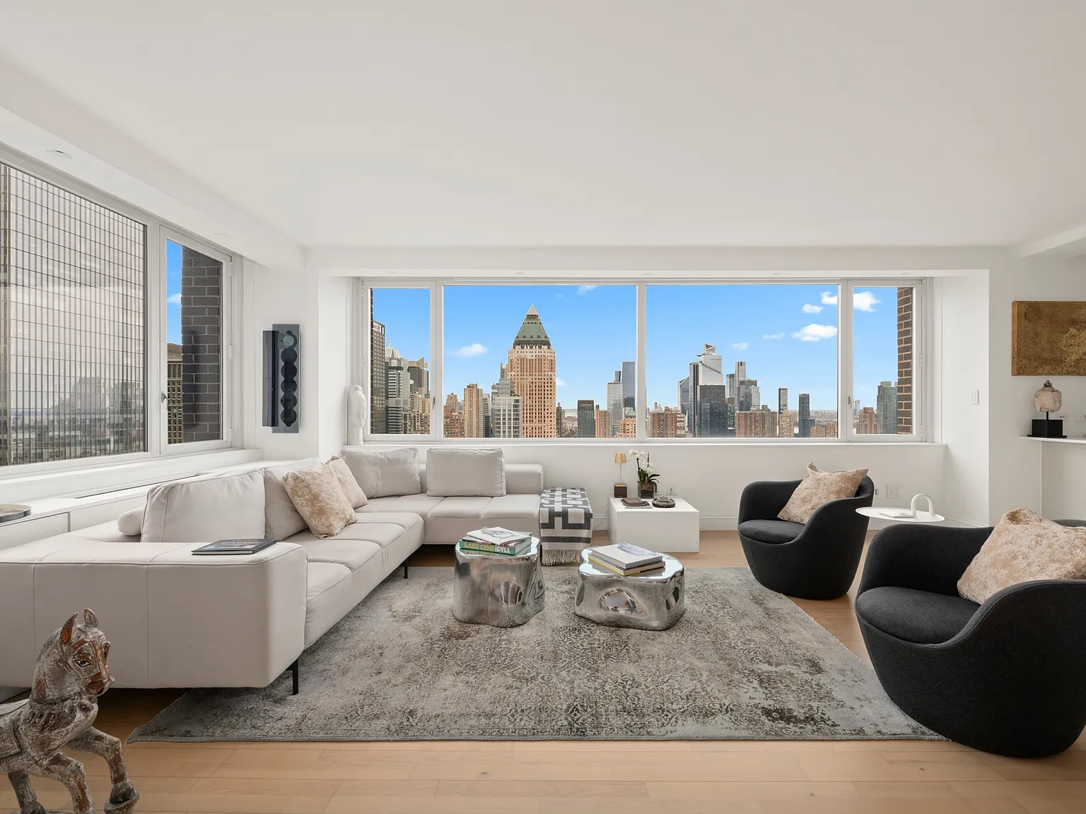 322 West 57th Street — Photo 2