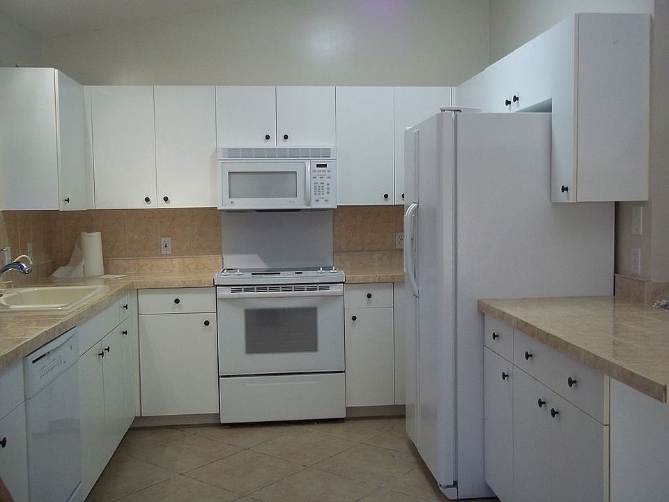 2nd image of 987 Grove Dr
