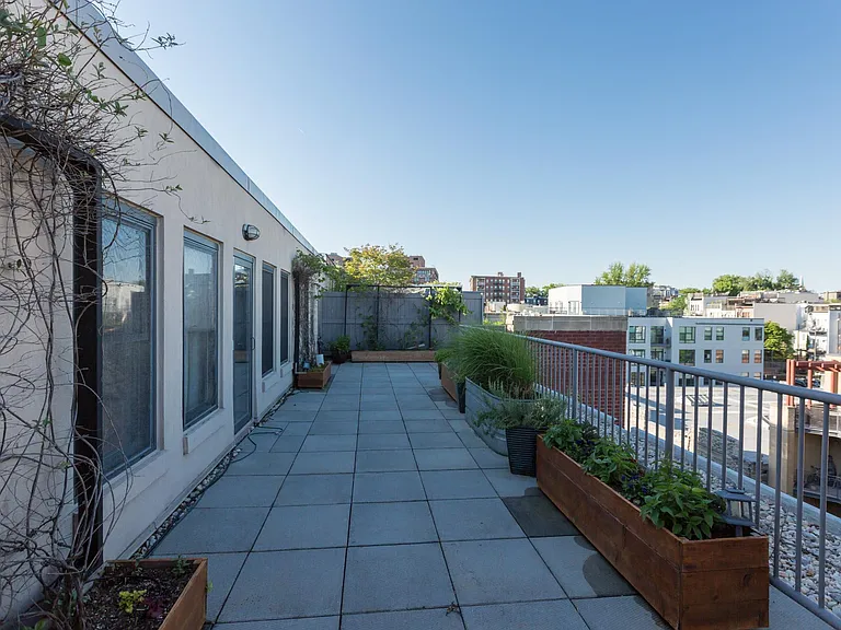 2328 Champlain St NW — Photo 33