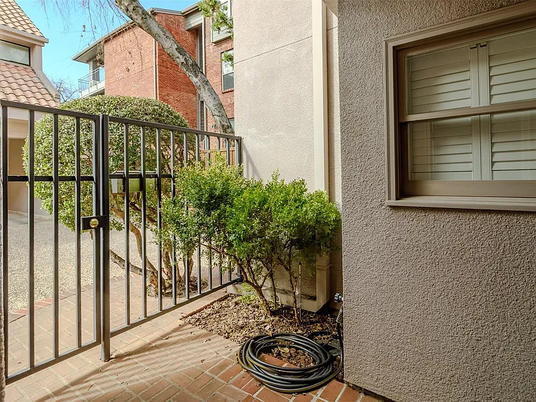 4520 Glenwick Ln — Photo 33