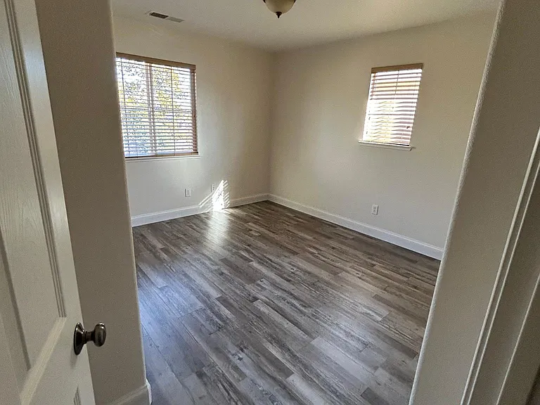 742 Stonehaven Loop — Photo 16