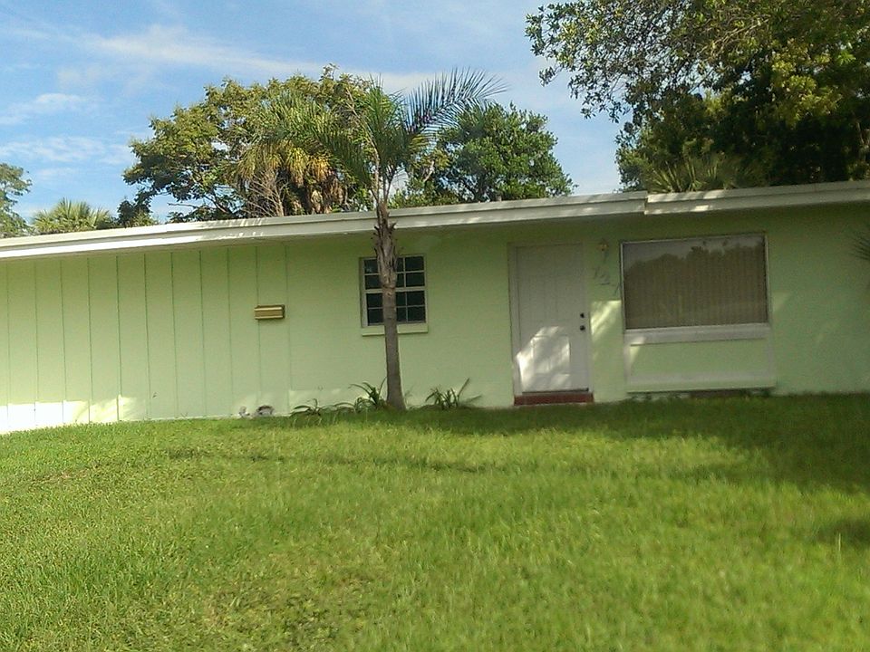 1st image of 727 8th Ave N