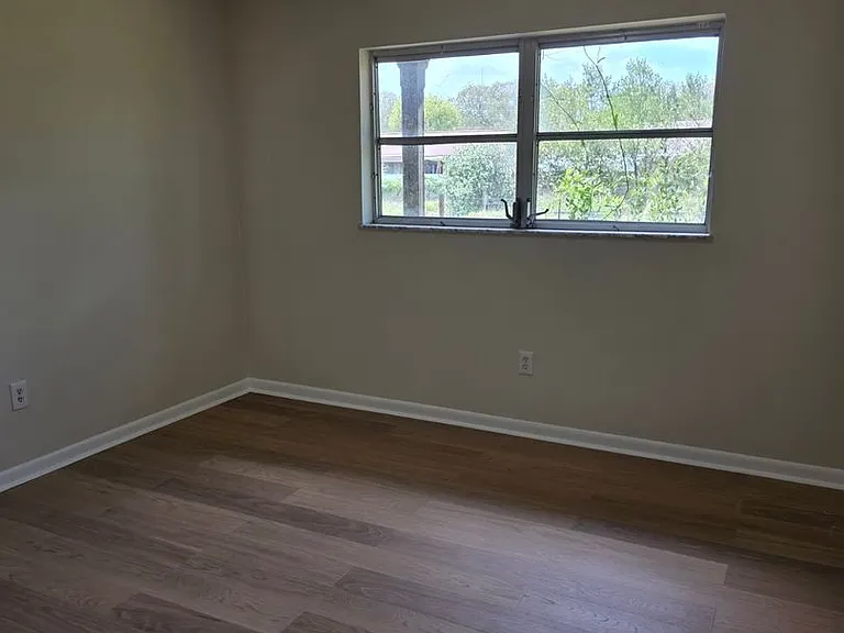 5015 Darlington Rd — Photo 7