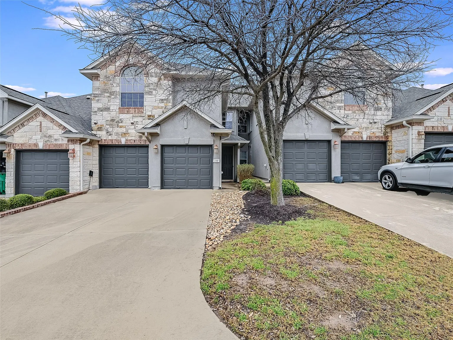 4 bed, 3.5 bath, 2946 sqft, $3,350 — Photo 2