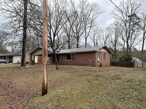 2nd image of 813 Hilton Rd