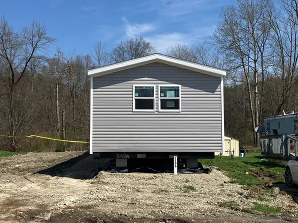 1196 E Park Dr #1196, Brookfield, OH 44403