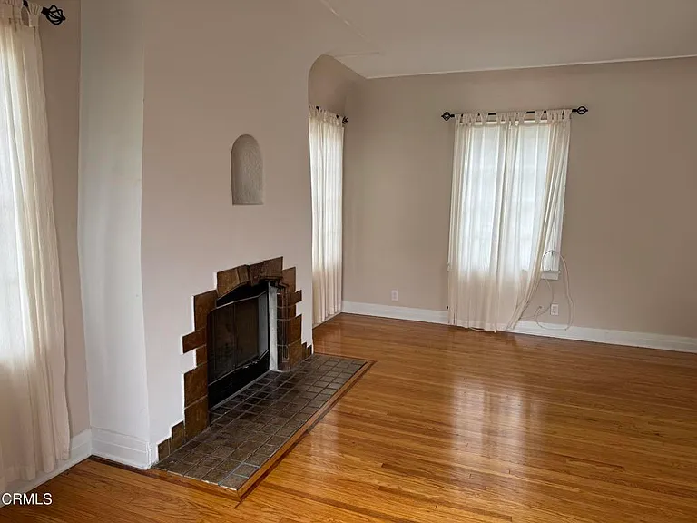 920 Summit Dr — Photo 2