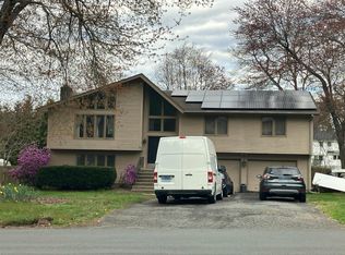 87 Harvest Ln, Windsor, CT 06095