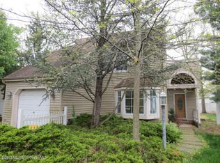 5 Ivy Way, Dayton, NJ