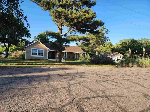 440 W 4th St, Quinter, KS 67752