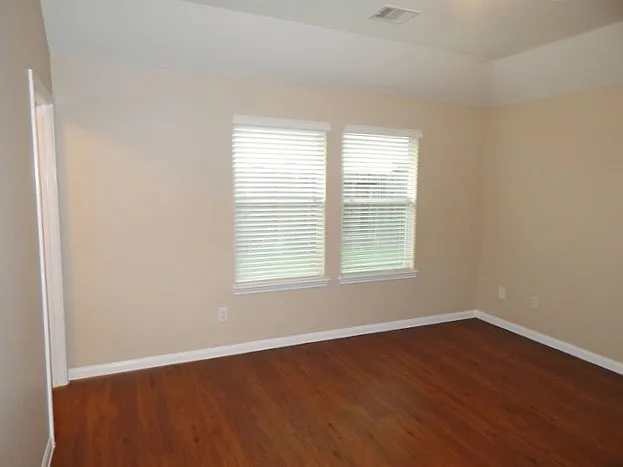 19146 Sandelford Dr — Photo 8