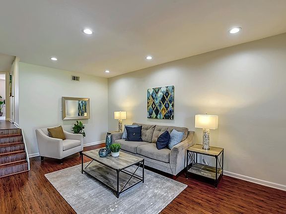 4th image of 348 Kenbrook Cir