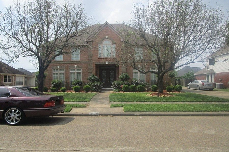 1st image of 2130 Country Club Dr