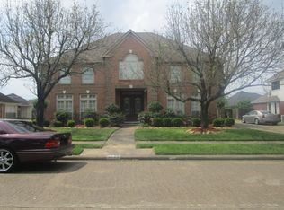 2130 Country Club Dr, Pearland, TX 77581