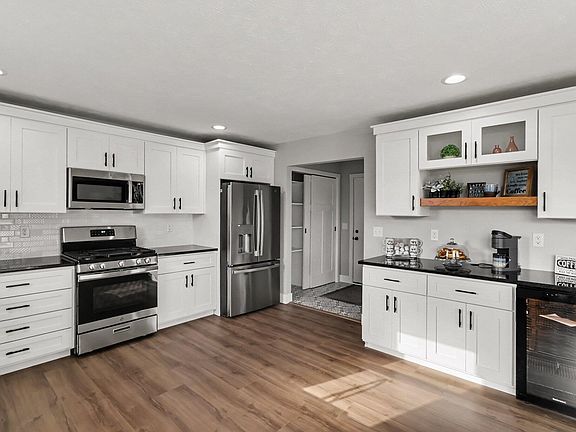 4th image of 51489 Willis St