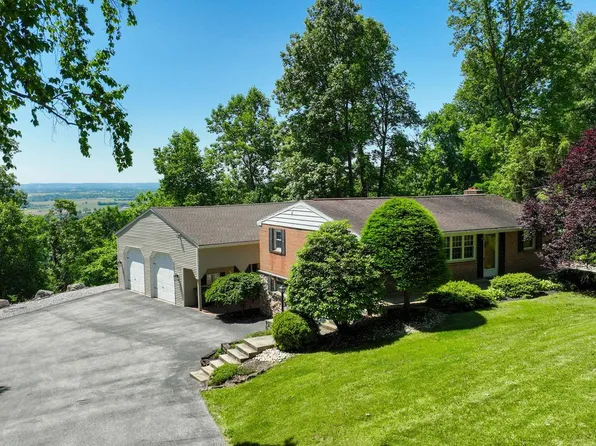 2460 Sky Top Trl, Dover, PA 17315