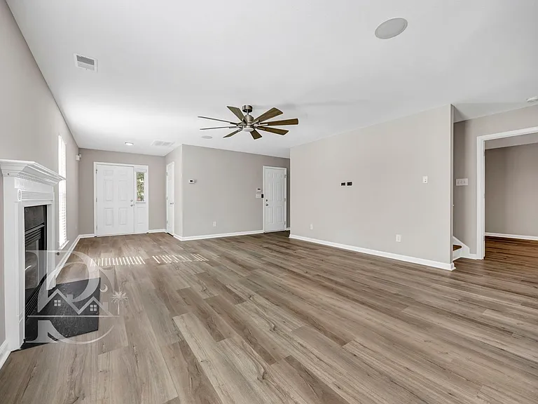 1039 Glencroft Dr — Photo 6