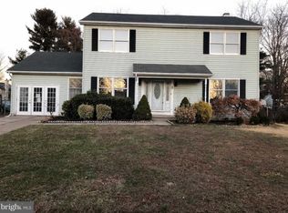 3 Lynn Dr, Burlington, NJ 08016