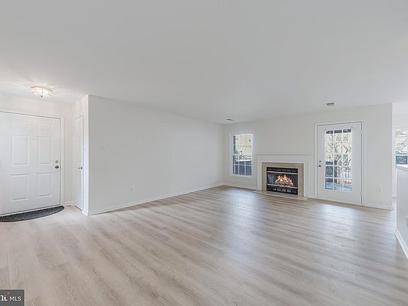 3rd image of 1427 Church Hill Pl