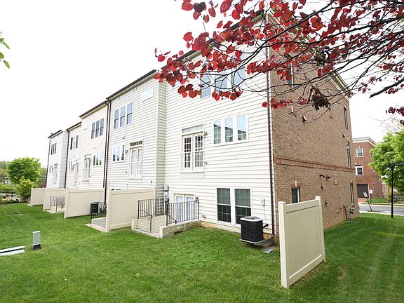 5th image of 14823 Wootton Manor Ct