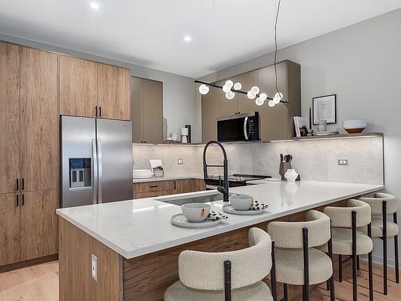 2nd image of 6633 N Milwaukee Ave #536