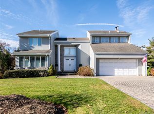 2 Bonnie Lynn Court, Roslyn, NY 11576