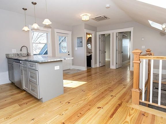 2nd image of 132 North St #5