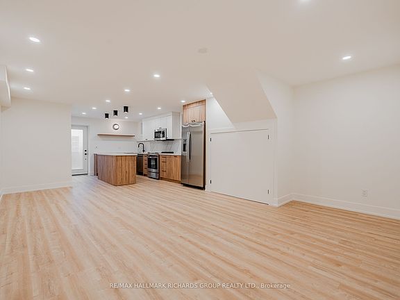 5th image of 20 Wineva Ave