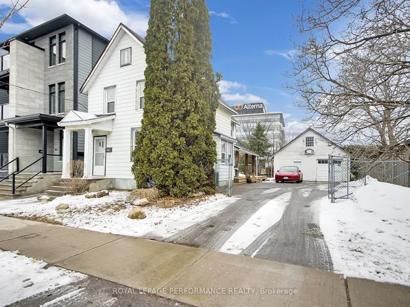 345 Tweedsmuir Ave, Ottawa, ON K1Z 5N3