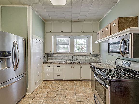 3rd image of 1111 Trenton St
