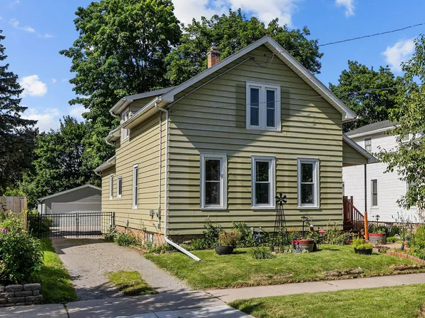 320 W 16th Ave, Oshkosh, WI 54902