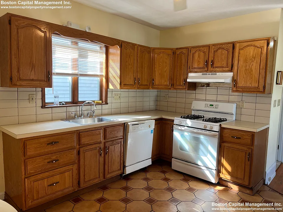 23-25 Liberty Ave #23