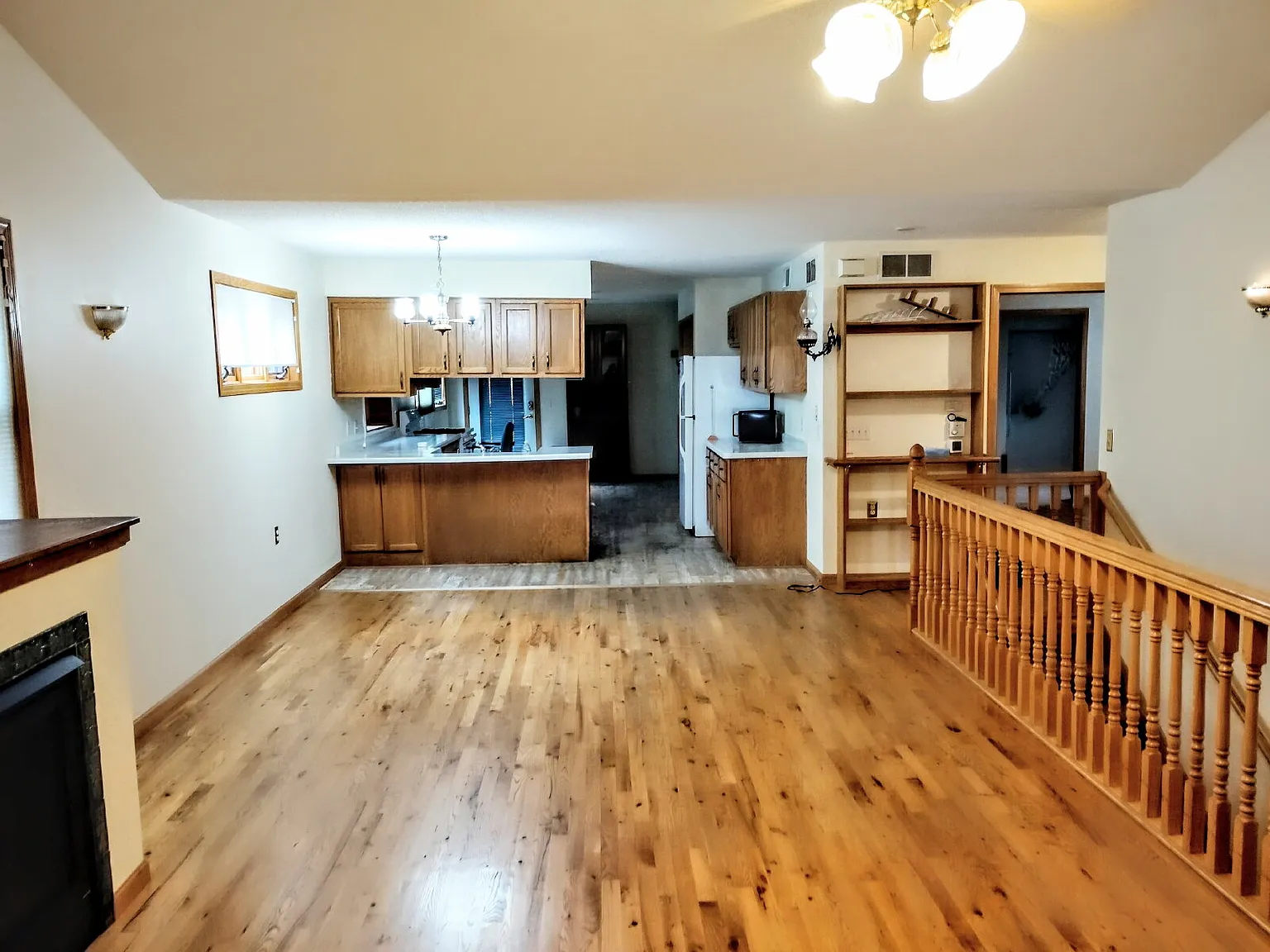 3 bed, 3.0 bath, 2272 sqft, $2,700 — Photo 4