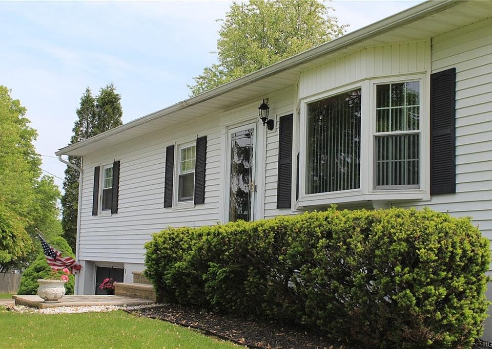 1st image of 8 Buckingham Dr