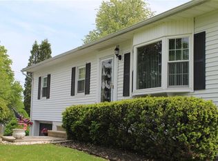 8 Buckingham Dr, Newburgh, NY 12550
