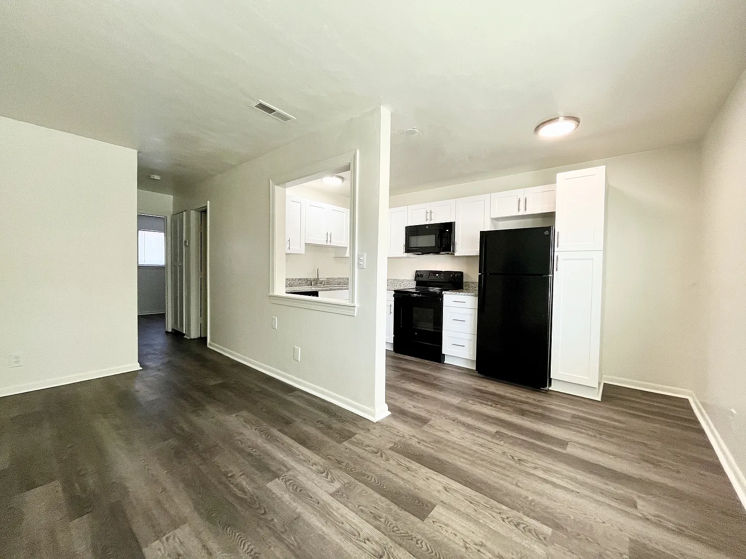 Enfield Gardens Apartments — Photo 2