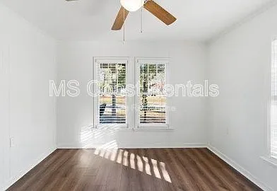 20 Martha Ave — Photo 19