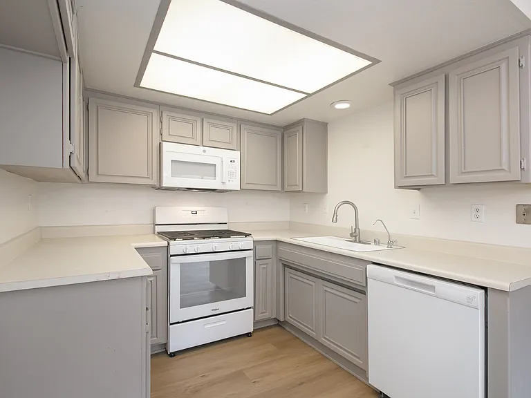 1169 Rosedale Ave #208 — Photo 6