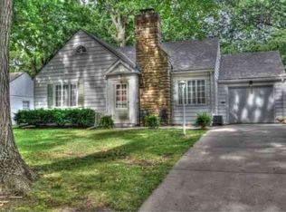 1843 SW Pembroke Ln, Topeka, KS 66604