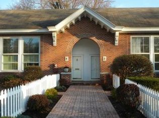 165 Converse St APT 3, Longmeadow, MA 01106