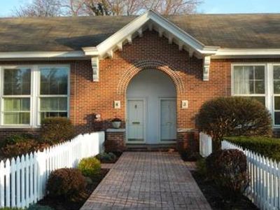 165 Converse St APT 3, Longmeadow, MA, 01106