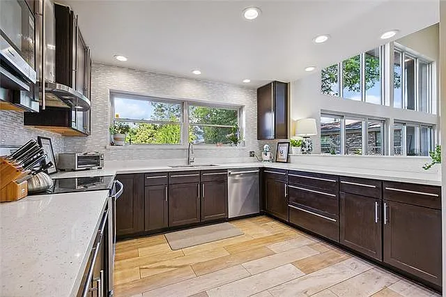 221 Highway Dr — Photo 13