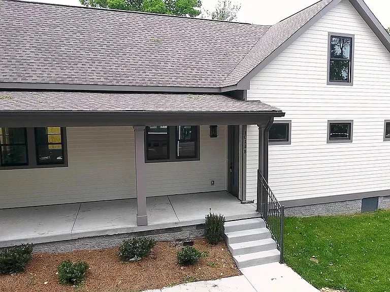 1011B S Douglas Ave — Photo 2