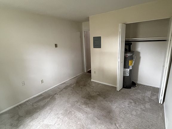 4th image of 102 N George St APT 2