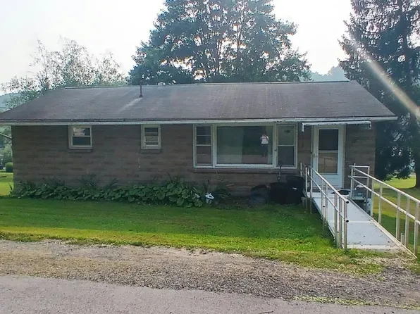 28 Maple St, Brookville, PA 15825